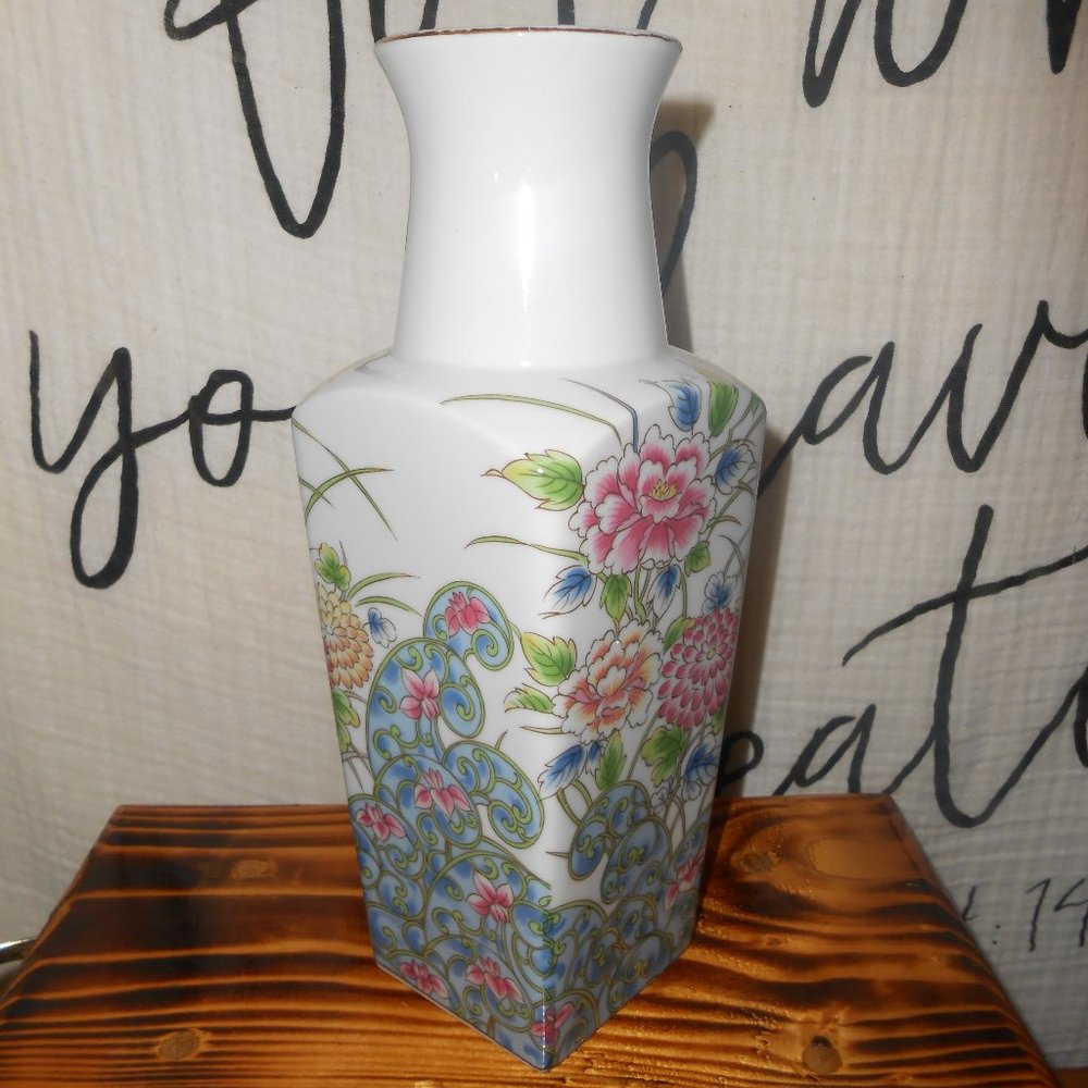 Vintage Beautiful Laudel Flowered Vase Expressly For Bamberger's